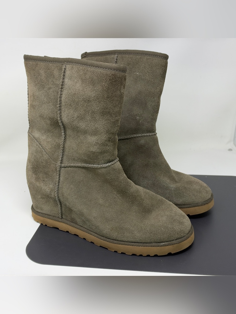 UGG Classic Femme Short Ankle Boots Slate Hidden Wedge Size 10